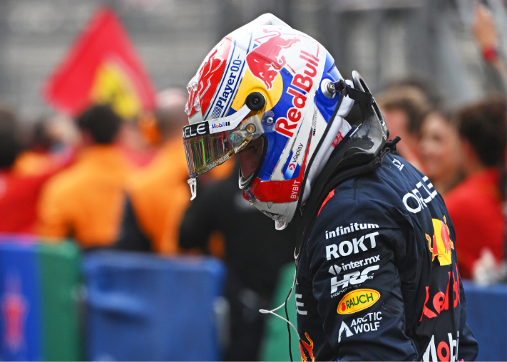 爱游戏2026-阿斯顿马丁完胜红牛二队,维斯塔潘刷新纪录