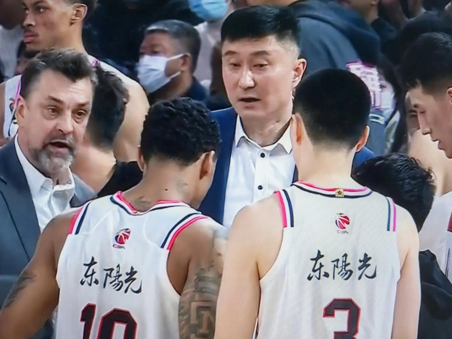 爱游戏在线-山西队横扫雷霆，赵继伟扛起全队