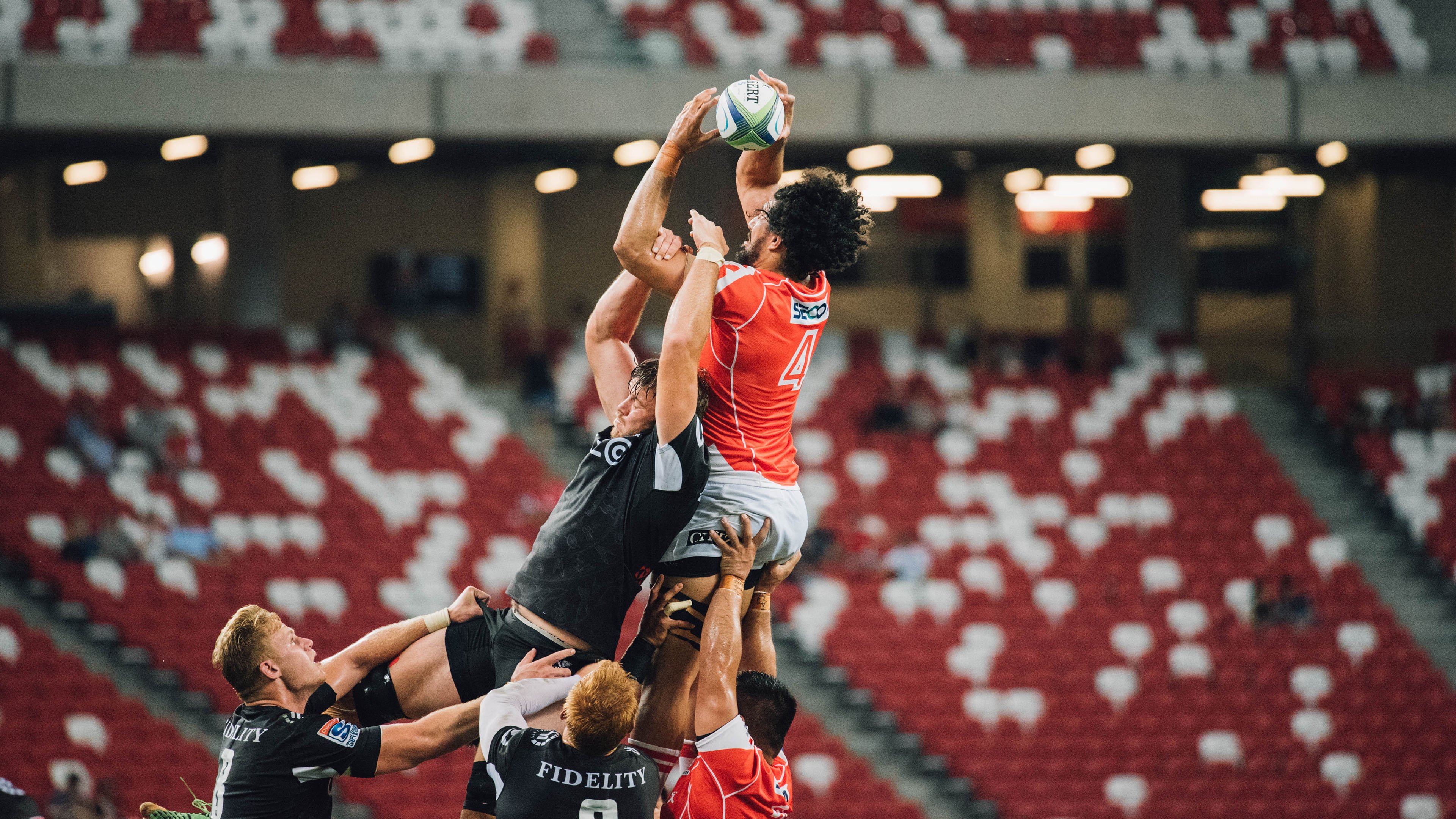 爱游戏在线-辽宁队强压新疆队,利拉德成为关键先生