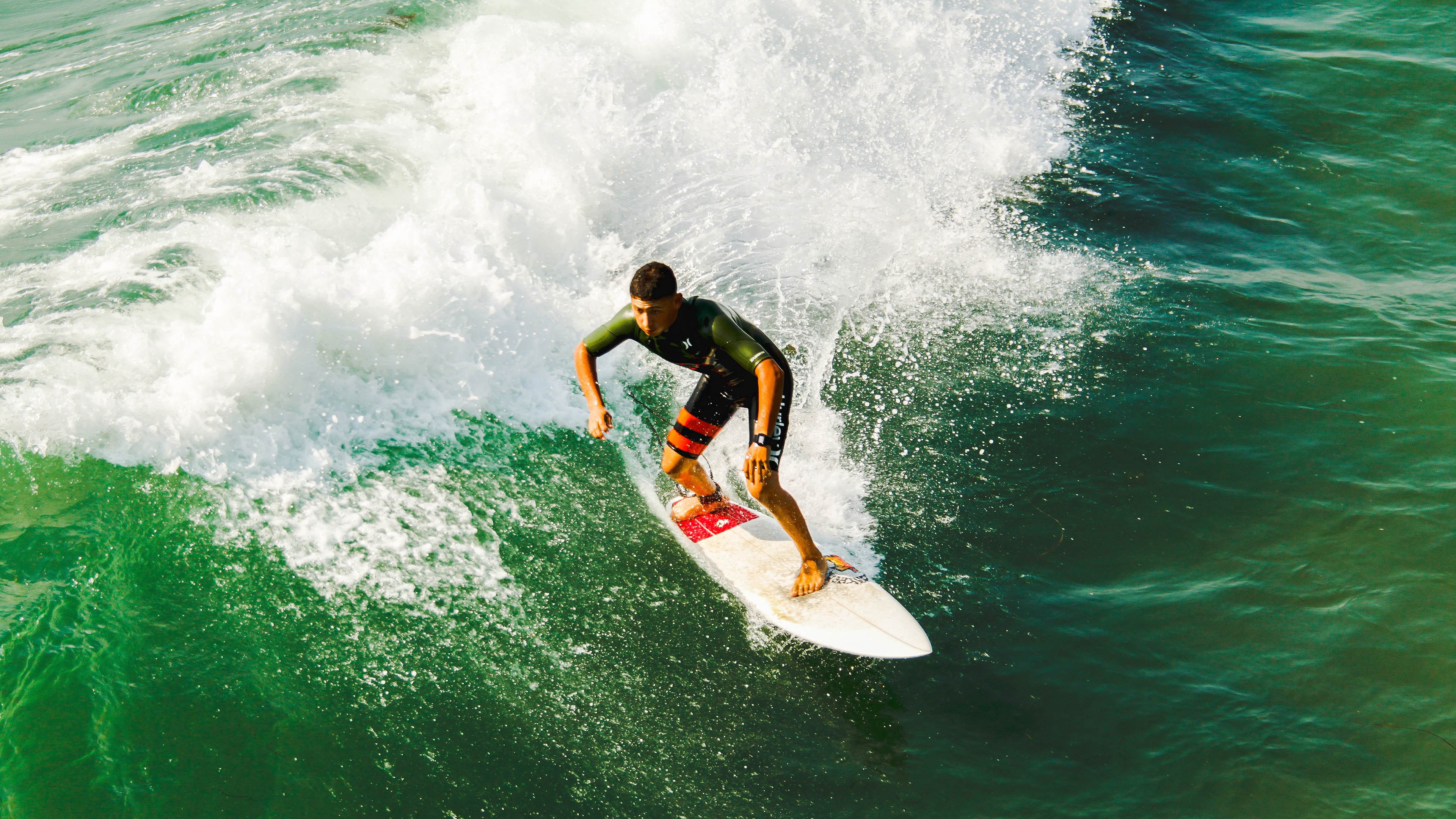 爱游戏在线-欧冠决赛之夜,加维,那个在钢铁森林里写诗的少年